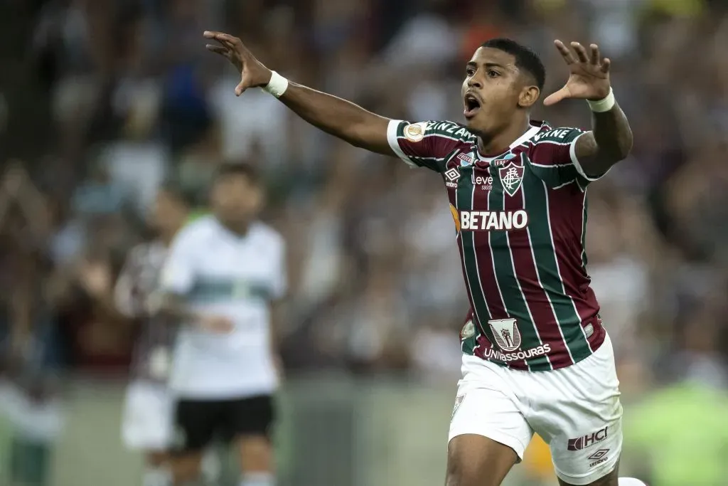 John Kennedy jogador do Fluminense comemora seu gol durante partida contra o Coritiba no estadio Maracana pelo campeonato Brasileiro A 2023. Jorge Rodrigues/AGIF