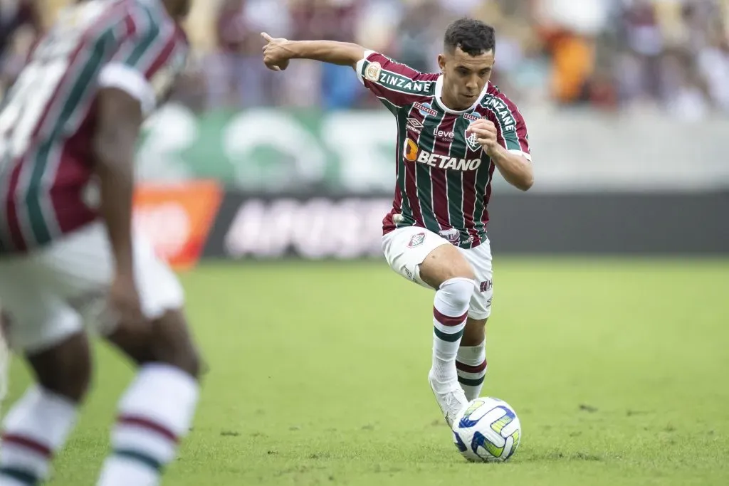 Leonardo Fernández na partida do Fluminense diante do Santos. Foto: Jorge Rodrigues/AGIF