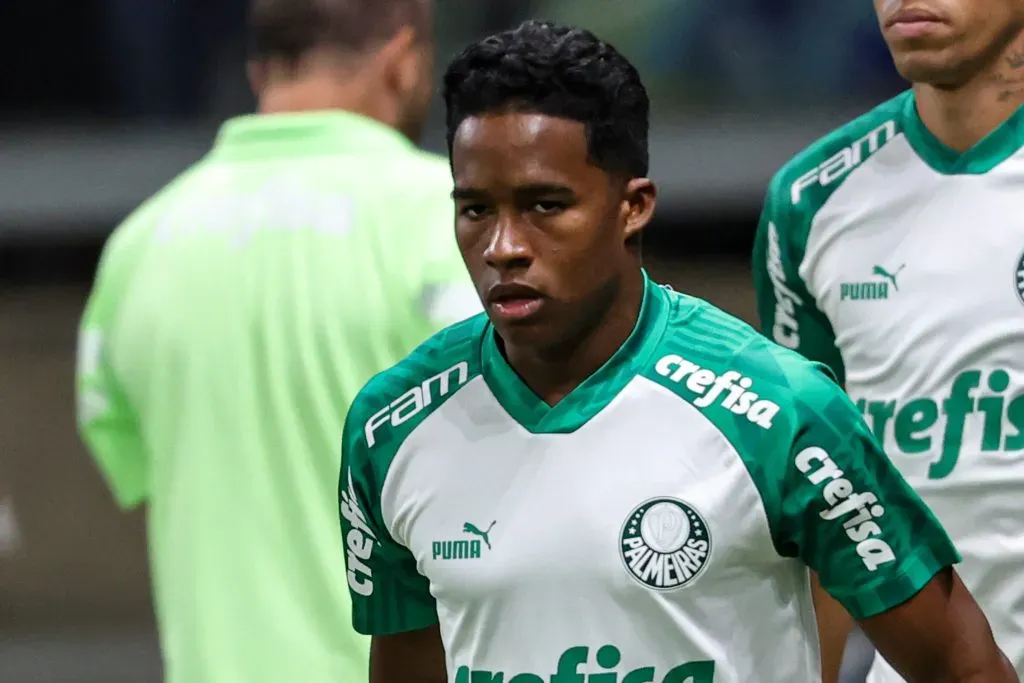 Endrick jogador do Palmeiras durante aquecimento antes da partida contra o Cruzeiro no estadio Mineirao pelo campeonato Brasileiro A 2023. Gilson Lobo/AGIF