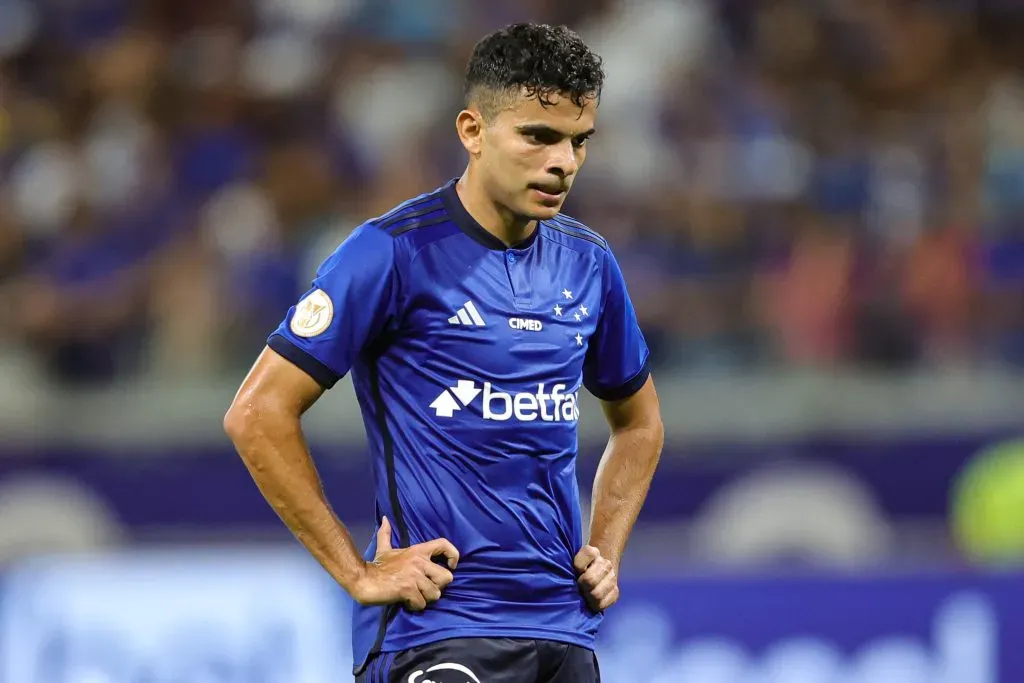 Bruno Rodrigues jogador do Cruzeiro lamenta durante partida contra o Athletico-PR no estadio Mineirao pelo campeonato Brasileiro A 2023. Foto: Gilson Lobo/AGIF