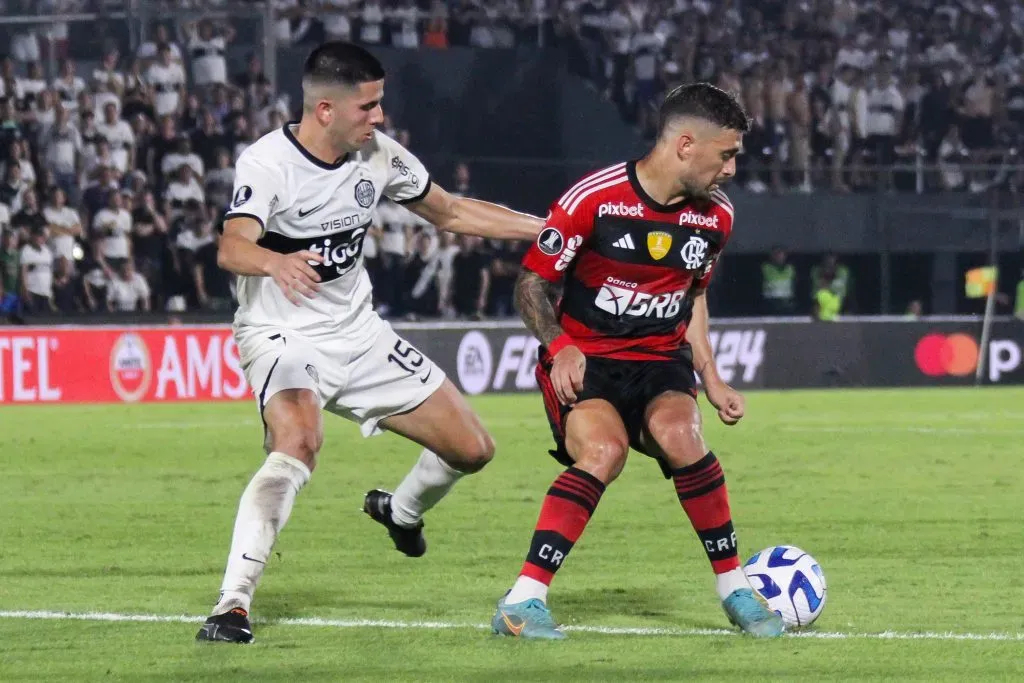 Gamarra esteve em campo na eliminação do Flamengo na Libertadores – (Photo by Christian Alvarenga/Getty Images)