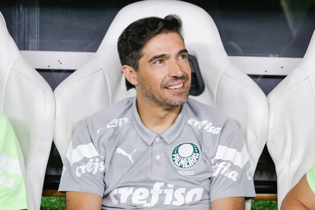 Abel Ferreira tecnico do Palmeiras durante partida contra o Fortaleza no estadio Arena Castelao pelo campeonato Brasileiro A 2023. Foto: Lucas Emanuel/AGIF