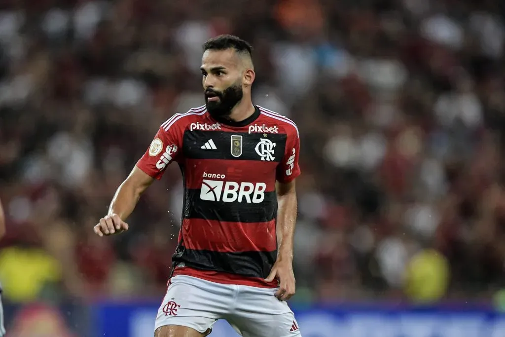 Thiago Maia jogador do Flamengo durante partida pelo campeonato Brasileiro A 2023. Foto: Thiago Ribeiro/AGIF