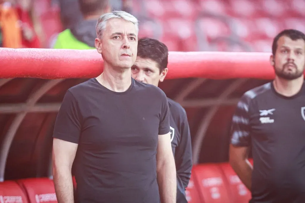 Tiago Nunes técnico do Botafogo durante partida pelo campeonato Brasileiro A 2023. Foto: Maxi Franzoi/AGIF