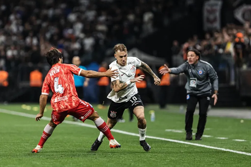 Gabriel Milito em partida diante do Corinthians. Foto: Abner Dourado/AGIF