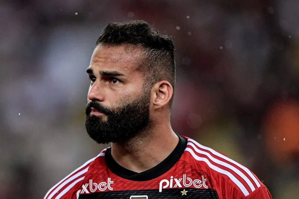 Thiago Maia jogador do Flamengo durante partida contra o Bragantino no estadio Maracana pelo campeonato Brasileiro A 2023. Foto: Thiago Ribeiro/AGIF