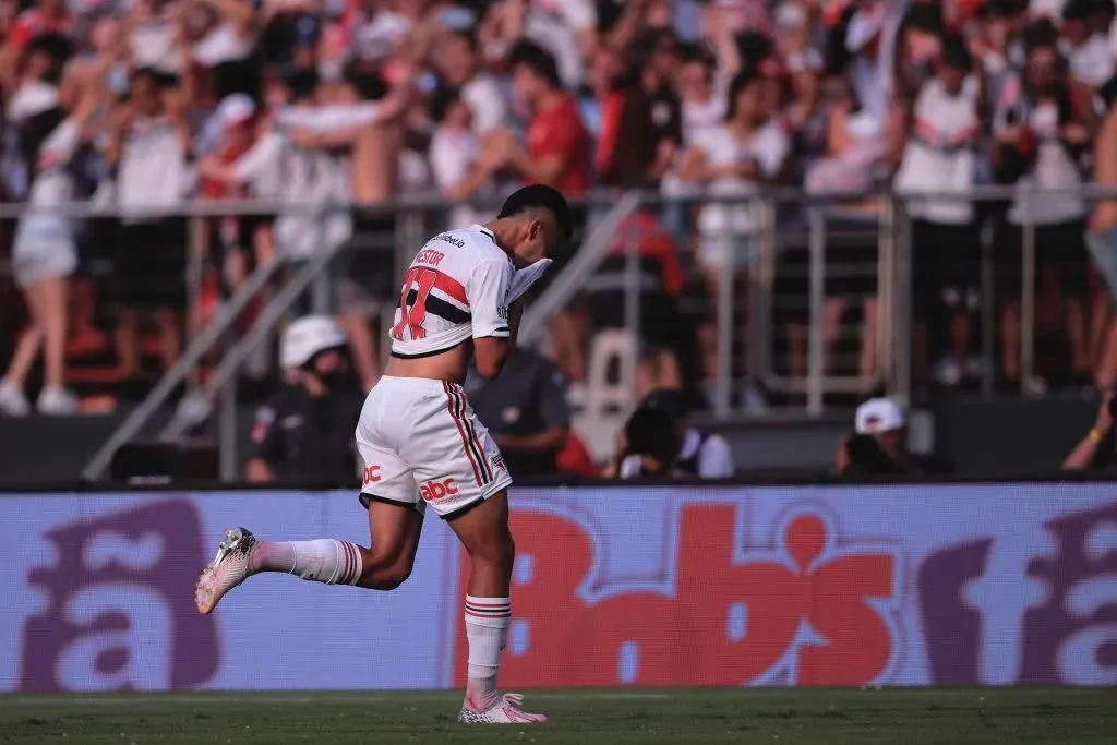 Nestor após o gol diante do Flamengo. Foto: Ettore Chiereguini/AGIF