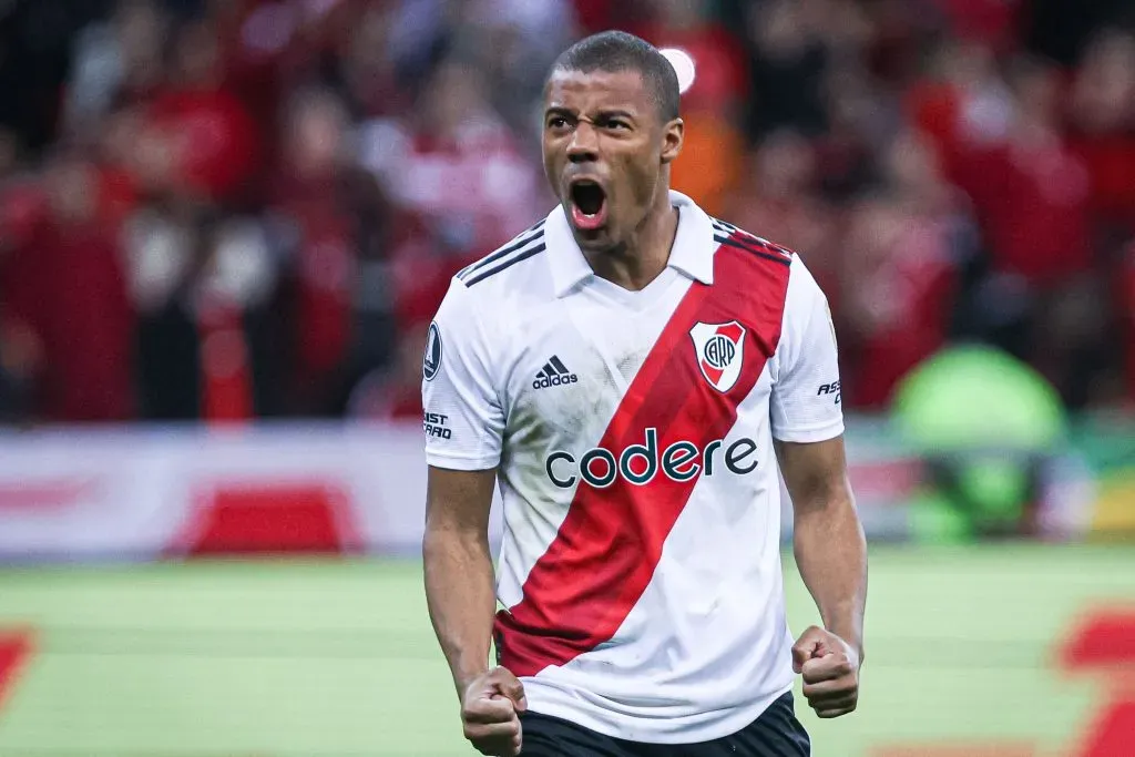 Nico De La Cruz jogador do River Plate comemora gol marcado de pênalti em decisão durante partida contra o Internacional no estádio Beira-Rio pelo campeonato Libertadores 2023.  Maxi Franzoi/AGIF