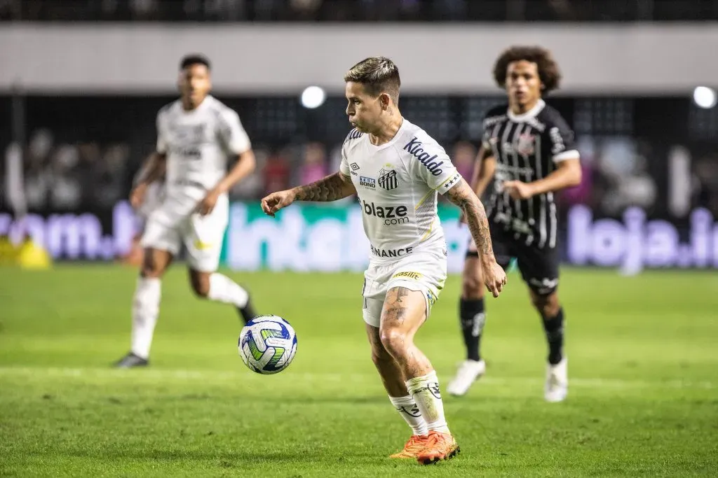 Soteldo em jogo do Santos diante do Corinthians. Foto: Abner Dourado/AGIF