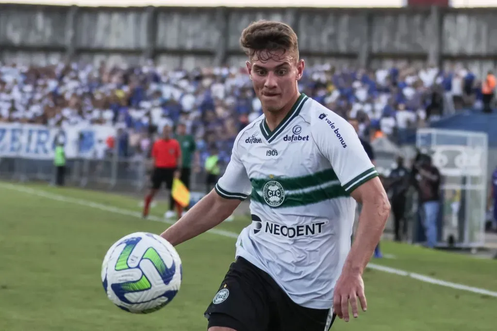Natanael jogador do Coritiba durante partida pelo campeonato Brasileiro A 2023. Foto: Robson Mafra/AGIF