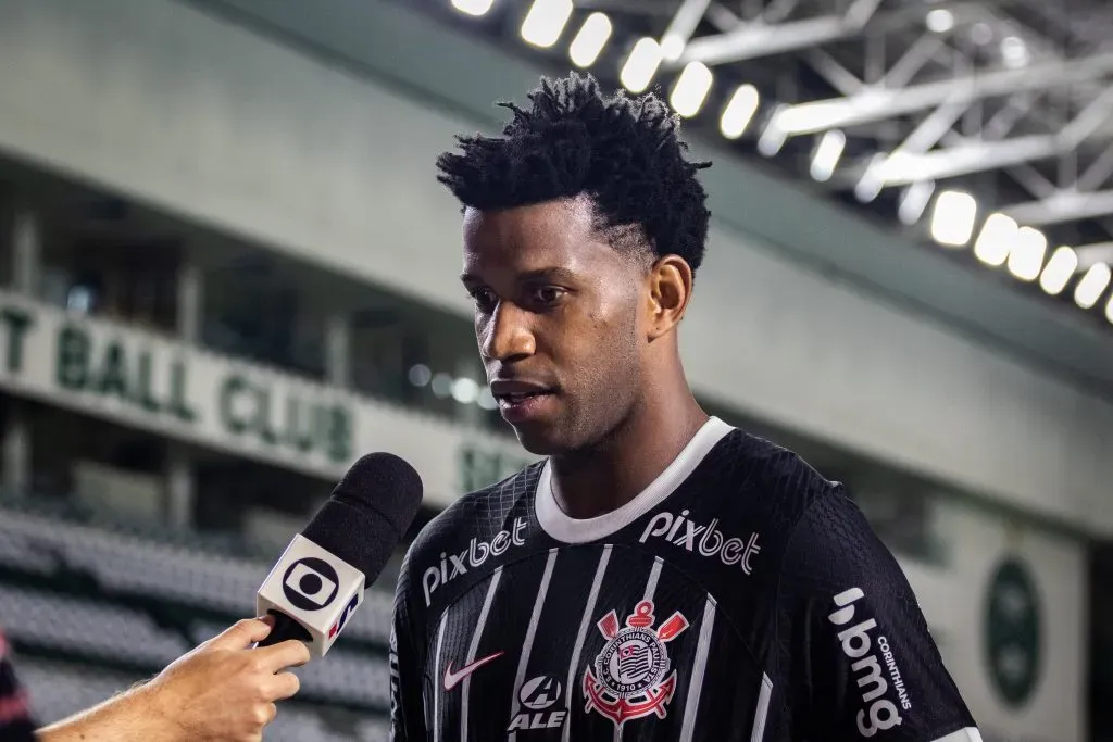 Foto: Leonardo Hübbe/AGIF – Santos está interessado em ter Gil em 2024