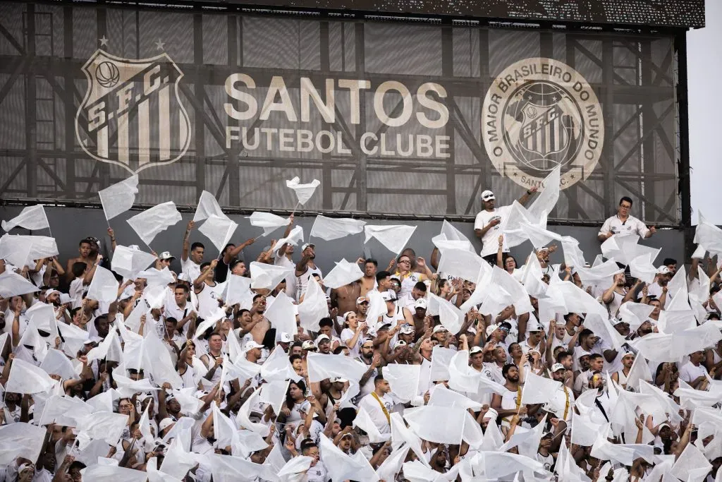 Torcida durante partida entre Santos e Sao Paulo no estadio Vila Belmiro pelo campeonato Brasileiro A 2023. Abner Dourado/AGIF