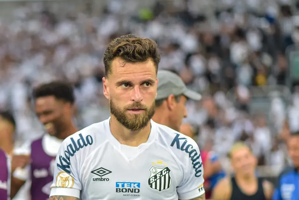 Lucas Lima não vai permanecer no Santos – Foto: Thiago Ribeiro/AGIF.