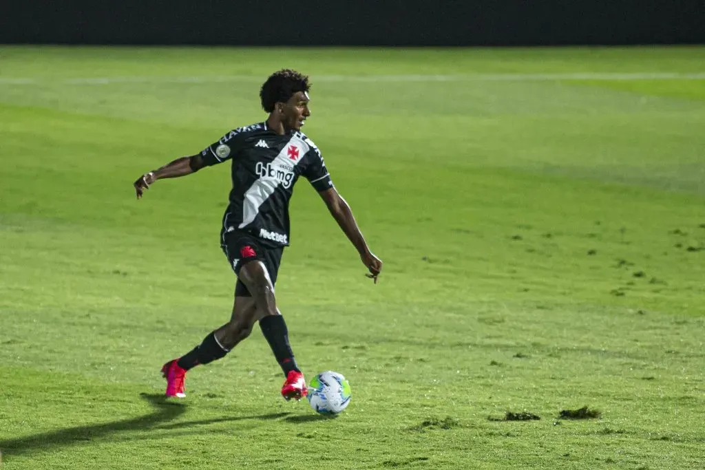 Talles Magno durante a sua passagem pelo Vasco em 2020. Foto: Diogo Reis/AGIF