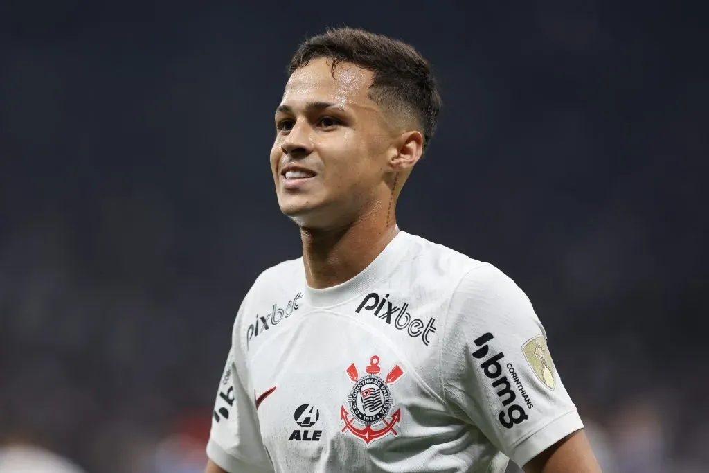 Matheus Araújo com a camisa do Corinthians. Foto: Marcello Zambrana/AGIF