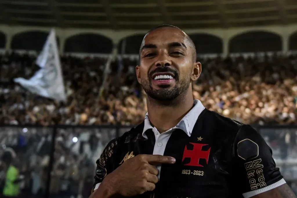 Paulo Henrique jogador do Vasco comemora vitoria ao final da partida contra o Botafogo no estadio Sao Januario pelo campeonato Brasileiro A 2023. Foto: Thiago Ribeiro/AGIF