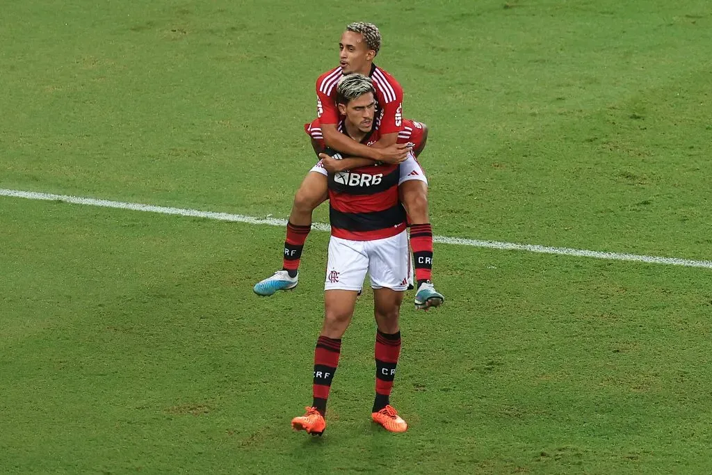RIO DE JANEIRO, BRAZIL – APRIL 26: Pedro of Flamengo celebrates with Matheus Gonçalves after scoring the eighth goal of their team during the match between Flamengo and Maringa F.C. as part of Copa Do Brasil 2023 at Maracana Stadium on April 26, 2023 in Rio de Janeiro, Brazil. (Photo by Buda Mendes/Getty Images)