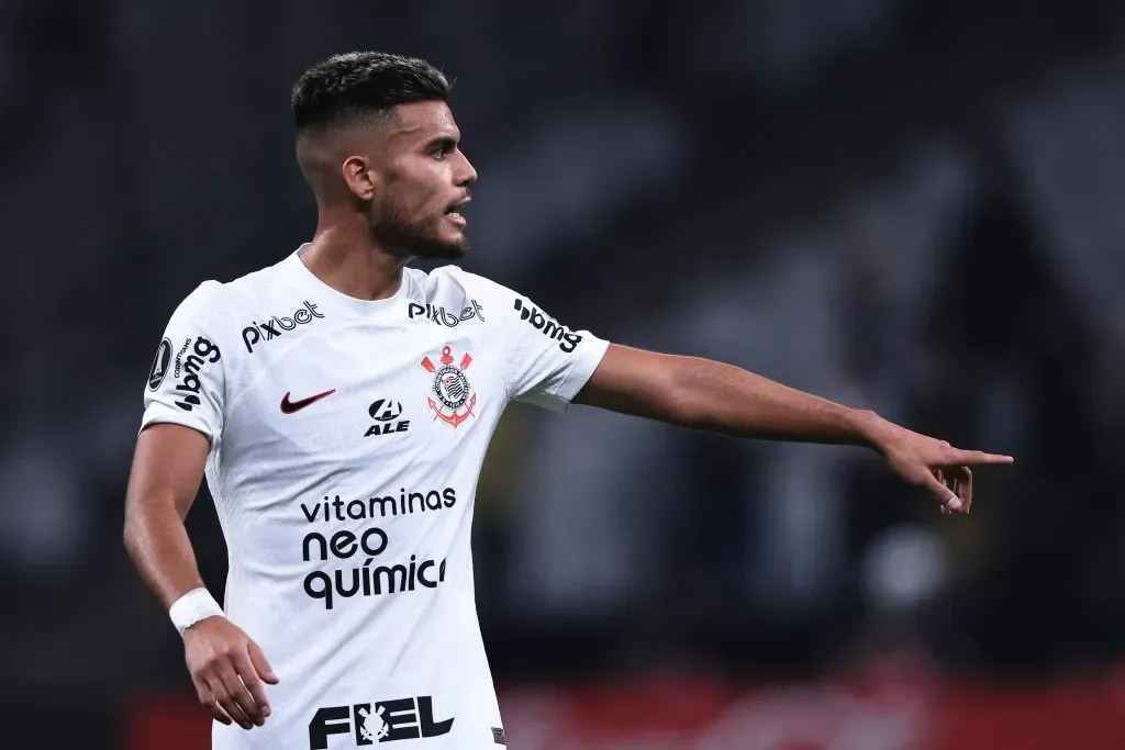 O Corinthians sinalizou que pode usar Fausto Vera para turbinar a negociação por Matheuzinho –  Foto: Ettore Chiereguini/AGIF