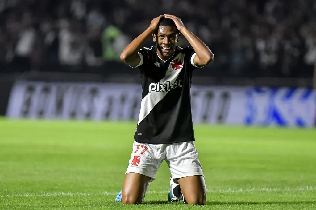 Rayan jogador do Vasco lamenta chance perdida durante partida contra o Goias no estadio Sao Januario pelo campeonato BRASILEIRO A 2023. Thiago Ribeiro/AGIF