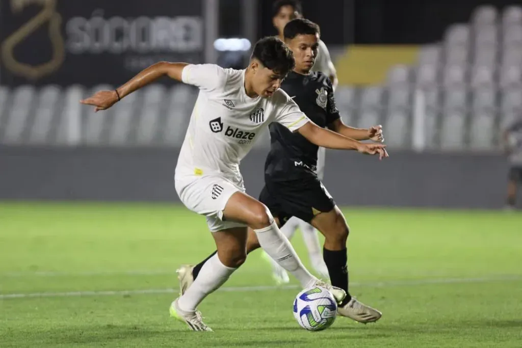 Rodrigo Cezar tem vínculo com o Santos até o ano de 2025.Foto: Pedro Ernesto Guerra Azevedo/Santos FC
