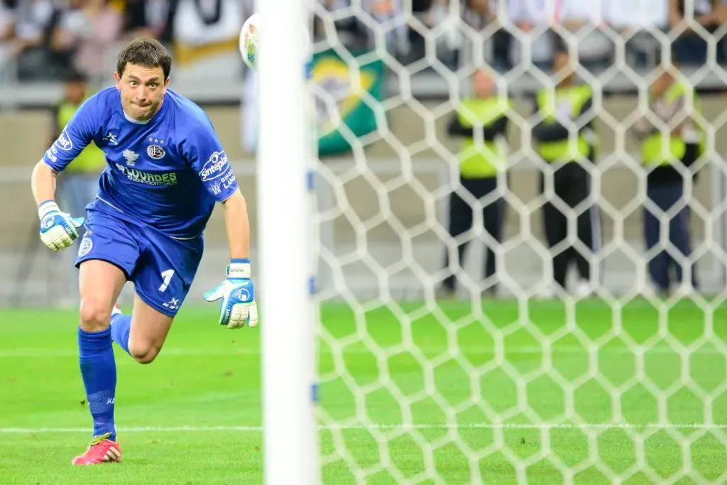 Agustin Marchesin goleiro do Lanus sofre gol  durante partida contra o Atletico-MG pela Recopa  2014 no estadio Mineirão. Andre Yanckous/AGIF