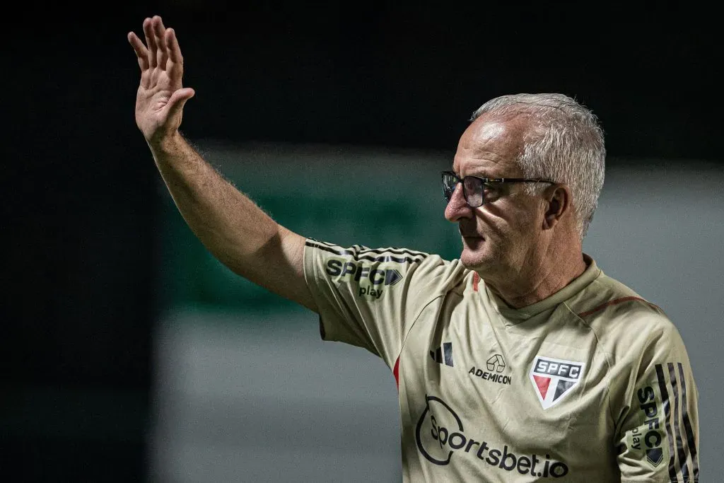 Dorival já se despediu e mandou recado inicial para a torcida – Foto: Isabela Azine/AGIF