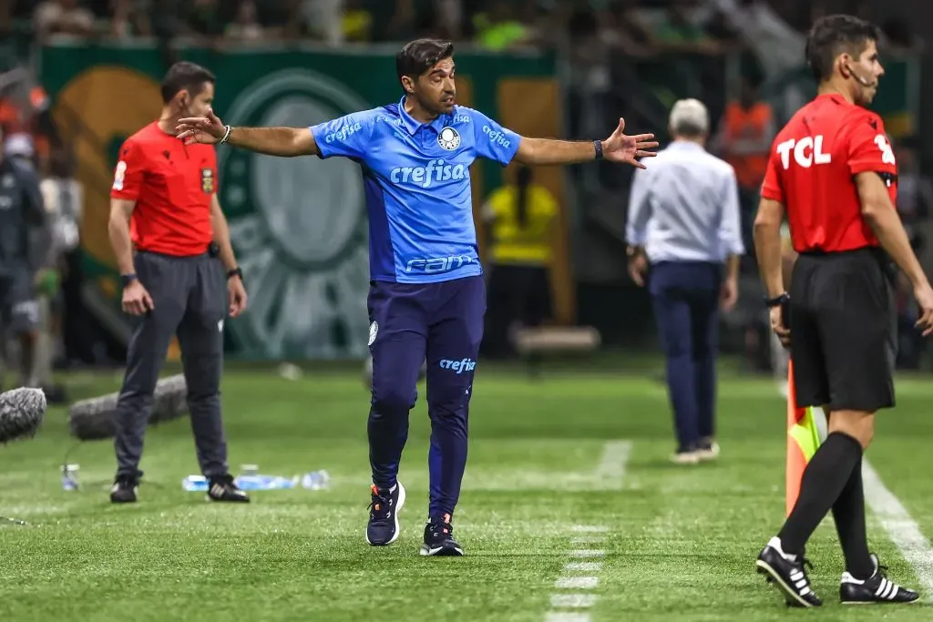 Abel Ferreira comandando o Palmeiras durante o Campeonato Brasileiro. Foto: Marcello Zambrana/AGIF
