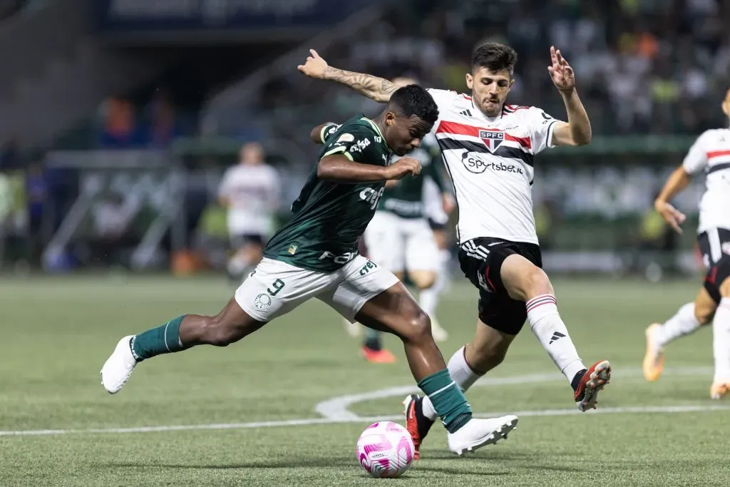 Palmeiras e São Paulo se enfrentando no Campeonato Brasileiro. Foto: Abner Dourado/AGIF
