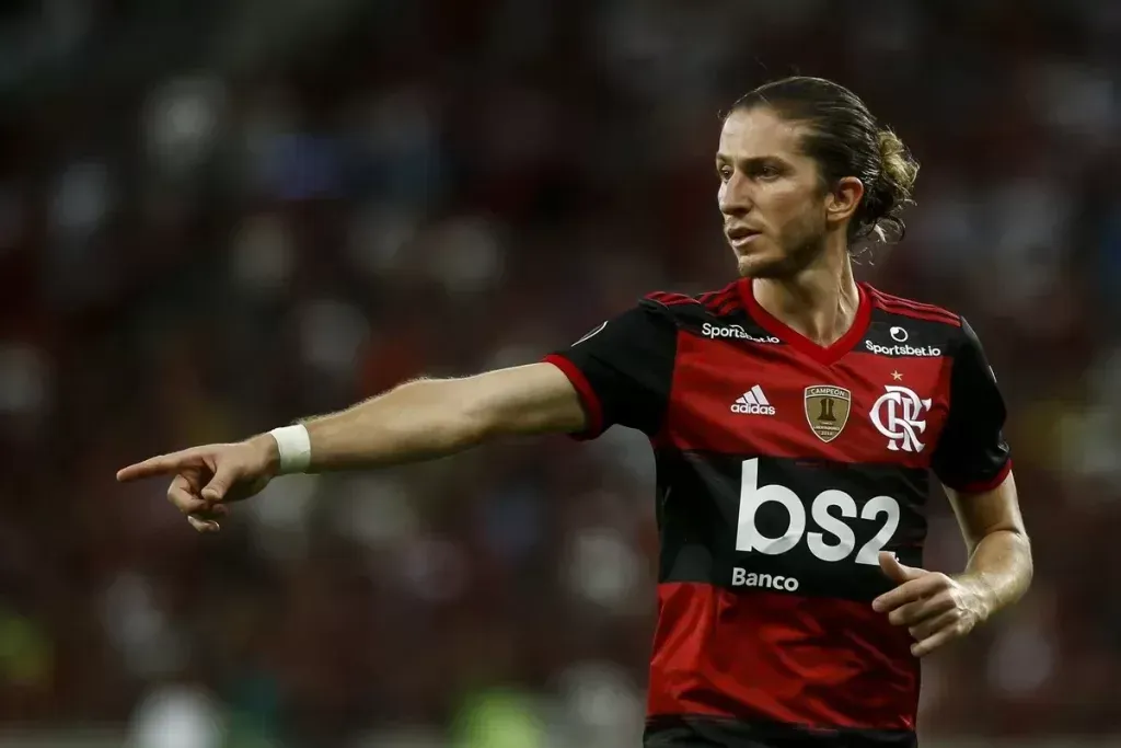 Filipe Luís em ação pelo Flamengo – Foto: Bruna Prado/Getty Images