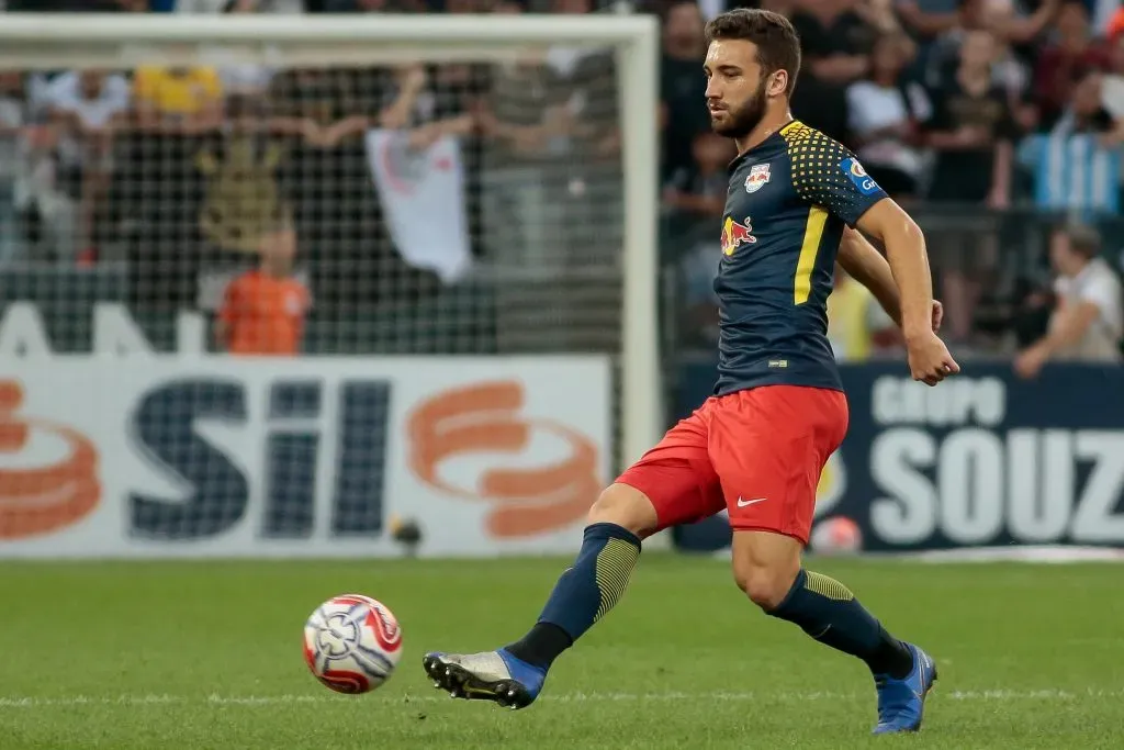 O representante e o jogador estão confiantes no acerto com o Flamengo. Foto: Marcello Zambrana/AGIF