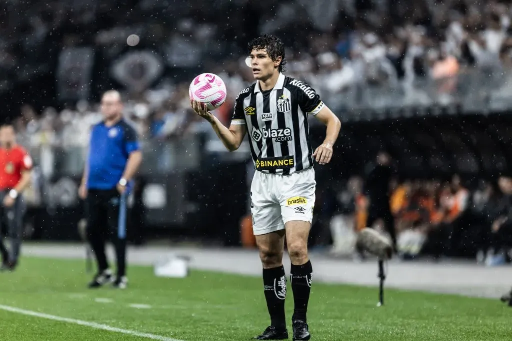 Dodo jogador do Santos durante partida contra o Corinthians no estadio Arena Corinthians pelo campeonato Brasileiro A 2023. Foto: Abner Dourado/AGIF