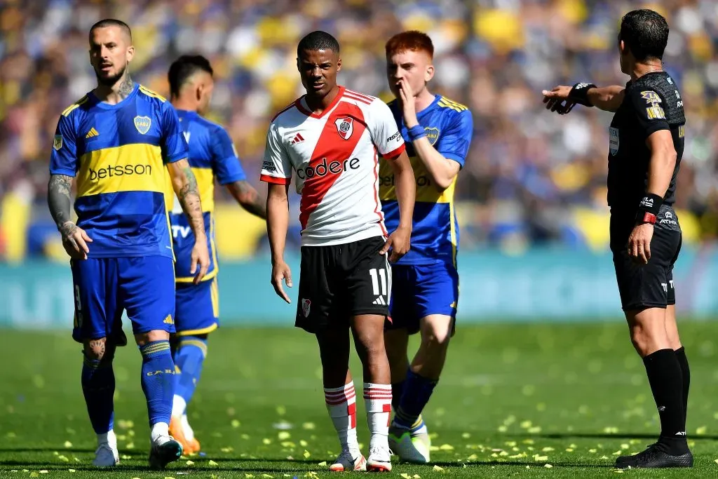 De La Cruz durante o clássico contra o Boca Juniors. (Photo by Marcelo Endelli/Getty Images)