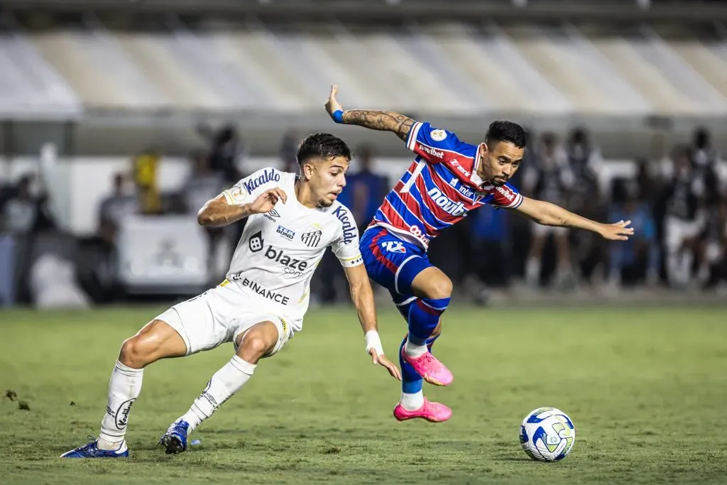 Nonato jogador do Santos durante partida contra o Fortaleza no estadio Vila Belmiro pelo campeonato Brasileiro A 2023. Foto: Abner Dourado/AGIF