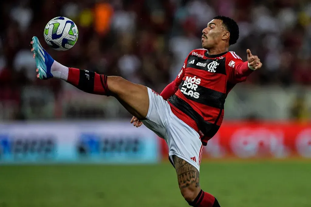 Matheuzinho ainda não sabe onde vai jogar em 2024 – Foto: Thiago Ribeiro/AGIF.