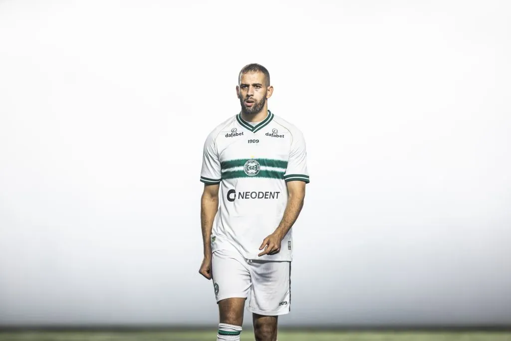 Slimani passou rapidamente pelo Coritiba. Foto: Abner Dourado/AGIF