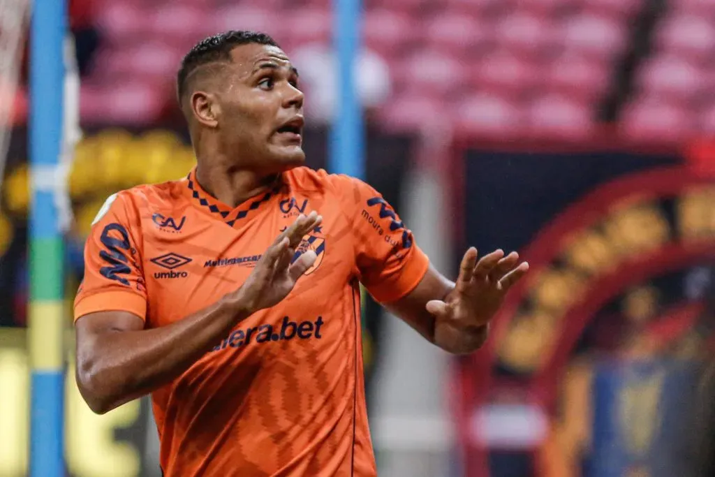 Mikael ex-jogador do Sport comemora seu gol durante partida contra o America-MG no estadio Arena Pernambuco pelo campeonato Brasileiro A 2021. Foto: Paulo Paiva/AGIF