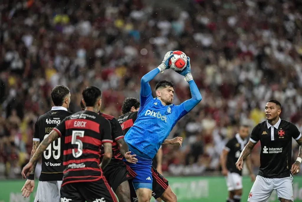 O goleiro Rossi, do Flamengo, em clássico contra o Vasco, no Maracanã, pelo Campeonato Carioca. Foto: Thiago Ribeiro/AGIF