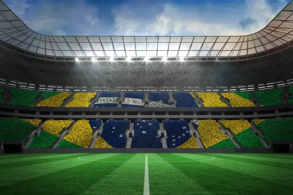 Estádio de futebol com bandeira do Brasil desenhada pelas cadeiras da arquibancada