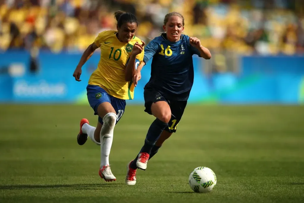 RIO DE JANEIRO, BRAZIL – AUGUST 16:  Elin Rubensson of Sweden and Marta of Brazil in action during the Women’s Football Semi Final between Brazil and Sweden on Day 11 of the Rio 2016 Olympic Games at Maracana Stadium on August 16, 2016 in Rio de Janeiro, Brazil.  (Photo by Mark Kolbe/Getty Images)