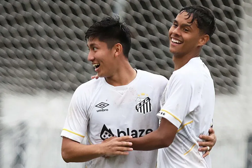 Miguelito e Hyan são dois Meninos da Vila que devem ganhar espaço com Carille na Série B – Fotos : Pedro Ernesto Guerra Azevedo/Santos FC