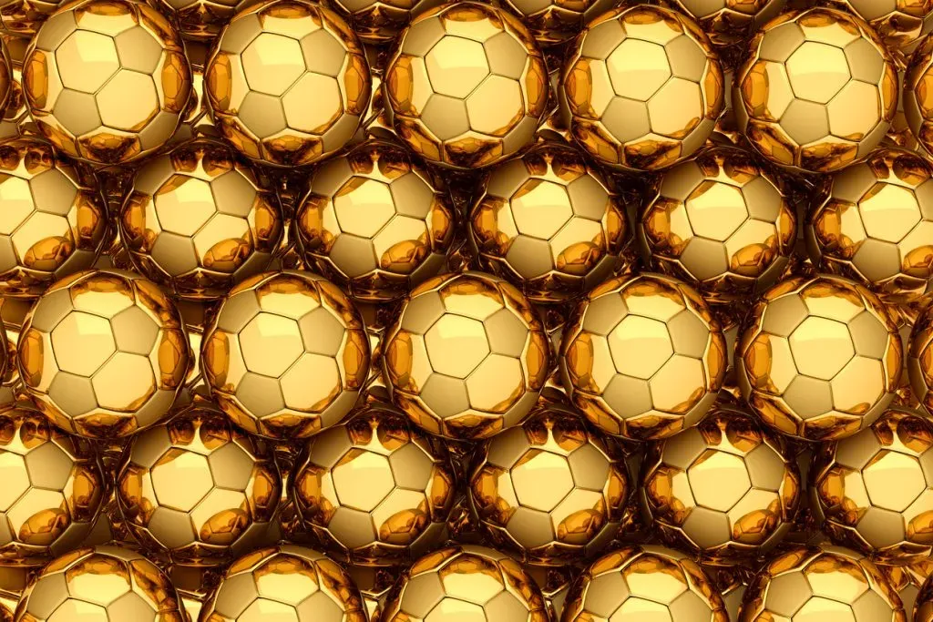 A Bola de Ouro premia o melhor jogador da temporada internacional (iStock)