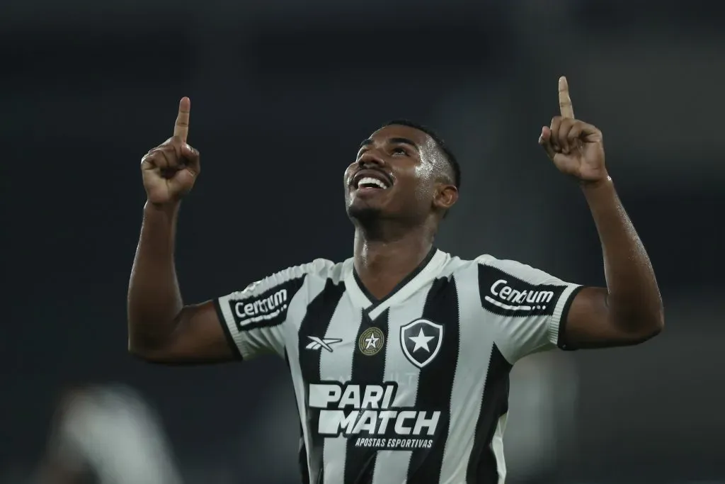 RIO DE JANEIRO, BRAZIL – JULY 7: Cuiabano of Botafogo celebrates after scoring the team´s second goal during the match between Botafogo and Atletico Mineiro as part of Brasileirao 2024 at Estadio Olimpico Nilton Santos on July 7, 2024 in Rio de Janeiro, Brazil. (Photo by Wagner Meier/Getty Images)