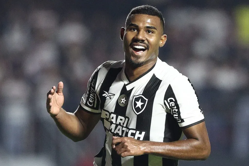 Cuiabano, guri da base do Grêmio, vem brilhando com a camisa do Botafogo e pode render fortuna em breve – Foto: Vitor Silva/Botafogo