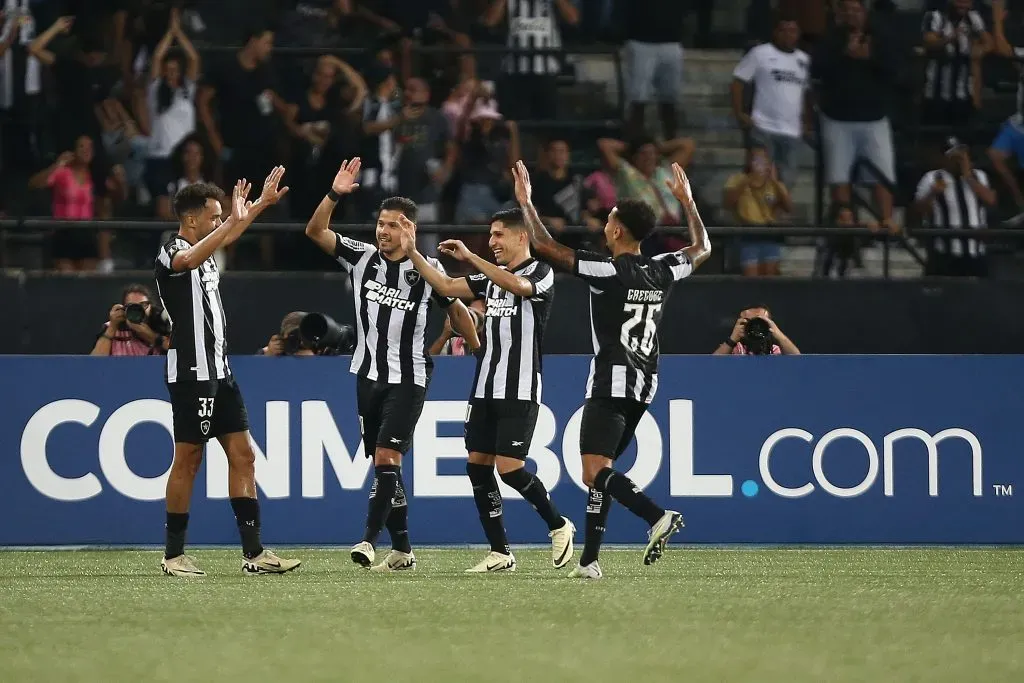 RIO DE JANEIRO, BRAZIL – APRIL 24: Carlos Eduardo (L) of Botafogo celebrates with teammates after scoring the third goal of his team during the Copa CONMEBOL Libertadores match between Botafogo and Universitario at Estadio Olimpico Nilton Santos on April 24, 2024 in Rio de Janeiro, Brazil. (Photo by Wagner Meier/Getty Images)