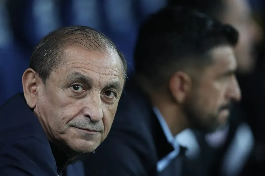 RIO DE JANEIRO, BRAZIL – AUGUST 17: Head coach Ramon Diaz (L) of Corinthians looks on prior to the match between Fluminense and Corinthians as part of Brasileirao 2024 at Maracana Stadium on August 17, 2024 in Rio de Janeiro, Brazil.