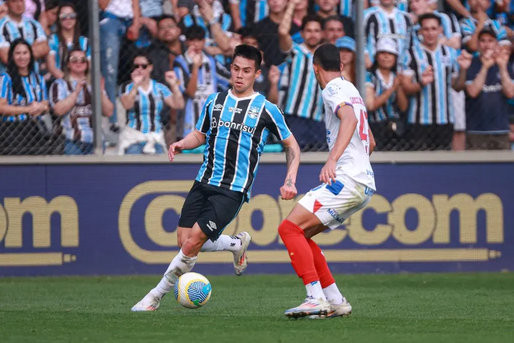 Chileno Aravena é outro com pouca minutagem com Renato e vai reforçar Sub-20 no Gre-nal pela Copa FGF – Foto: Maxi Franzoi/AGIF