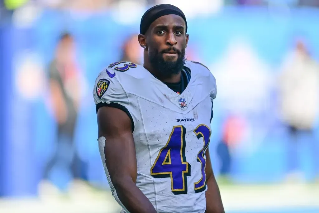 Baltimore Ravens running back Justice Hill (43) durante a partida da Série Internacional contrao Tennessee Titans no Tottenham Hotspur Stadium, em Londres, Reino Unido – Foto: Dennis x Goodwinx PS