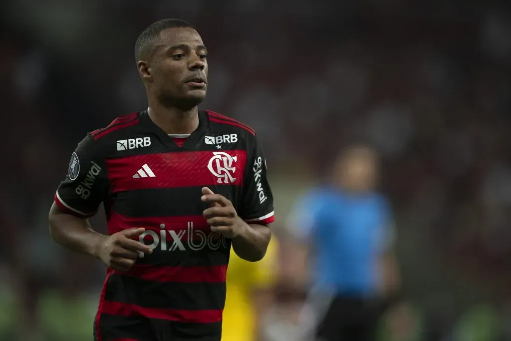 De La Cruz, meia do Flamengo, que retorna de lesão