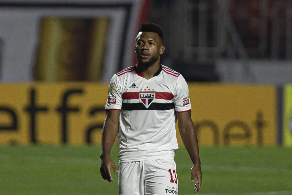 Volante Luan, do São Paulo, interessa ao Peixão para a próxima temporada – Foto: IMAGO