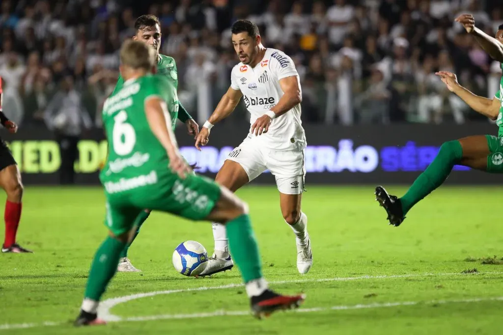 Santos e Chapecoense já se enfrentaram 15 vezes, com o Peixe levando a melhor em 10 confrontos. Foto: Reinaldo Campos/AGIF